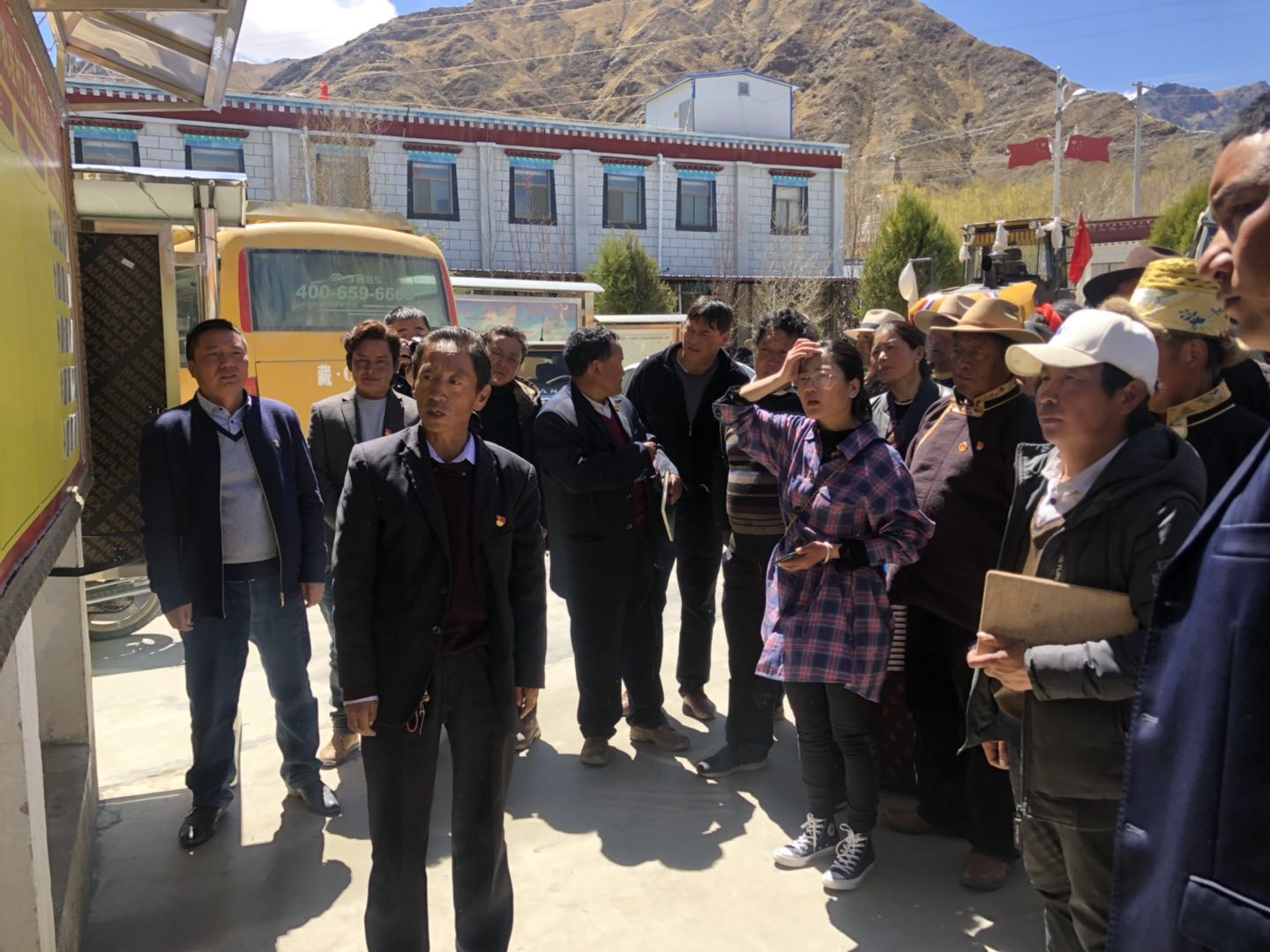 参观学习赞堂社区基层标准建设学习.jpg 参观学习赞堂社区基层标准建设学习.jpg