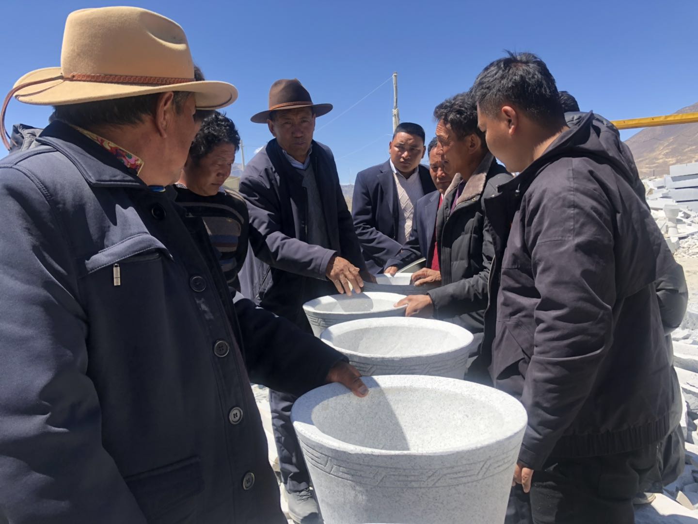 乃东区滴新村石料加工厂观摩学习.jpg 乃东区滴新村石料加工厂观摩学习.jpg